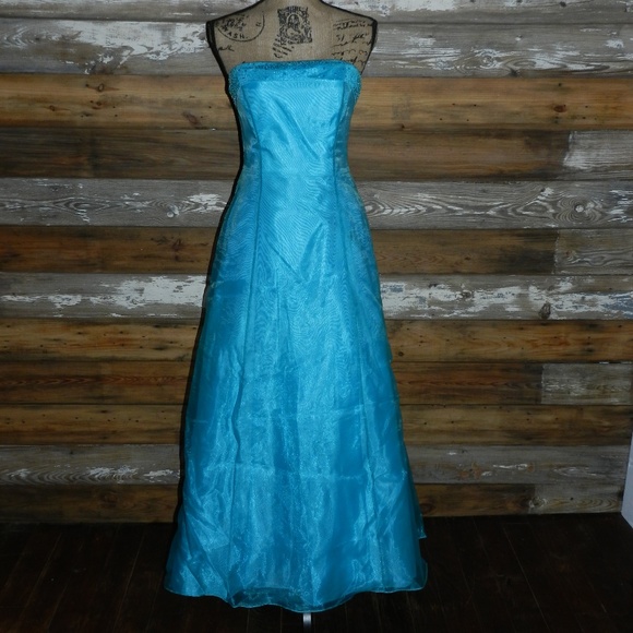 Morgan & Co. Dresses & Skirts - Beautiful Turquoise Formal Dress